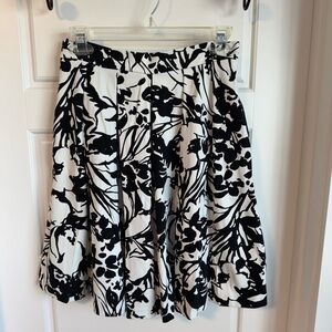Black and white floral Cynthia Rowley skirt with pockets.